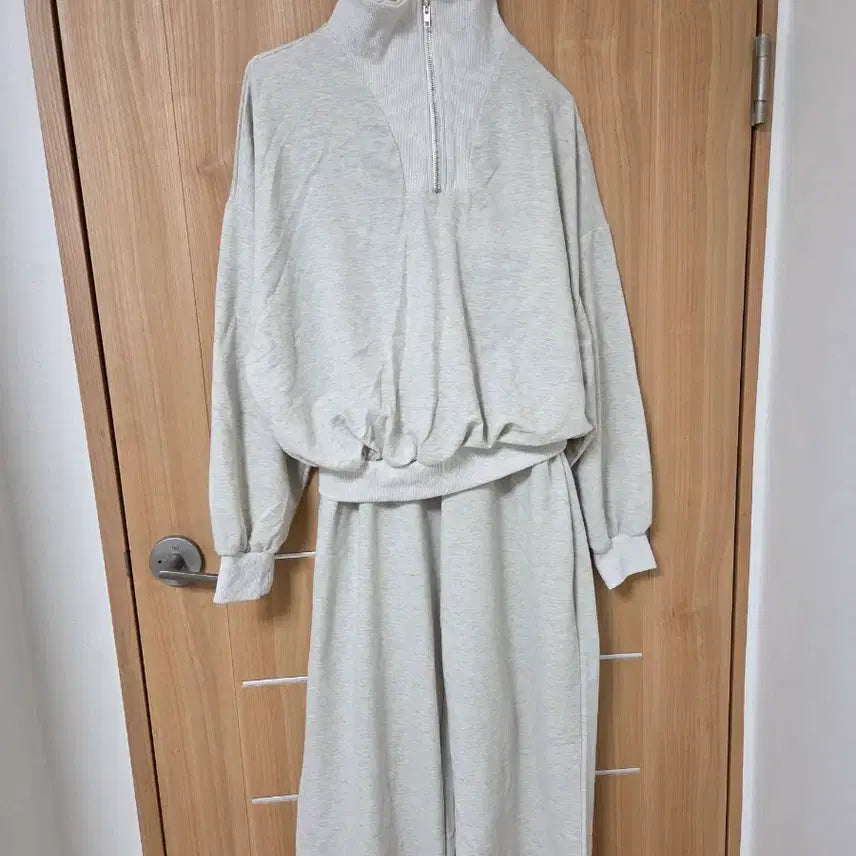 [BUNJANG] Ivory Half-Zip Sweatshirt and Training Set / (새상품) 아이보리 하프집업 맨투맨 트레이닝 세트