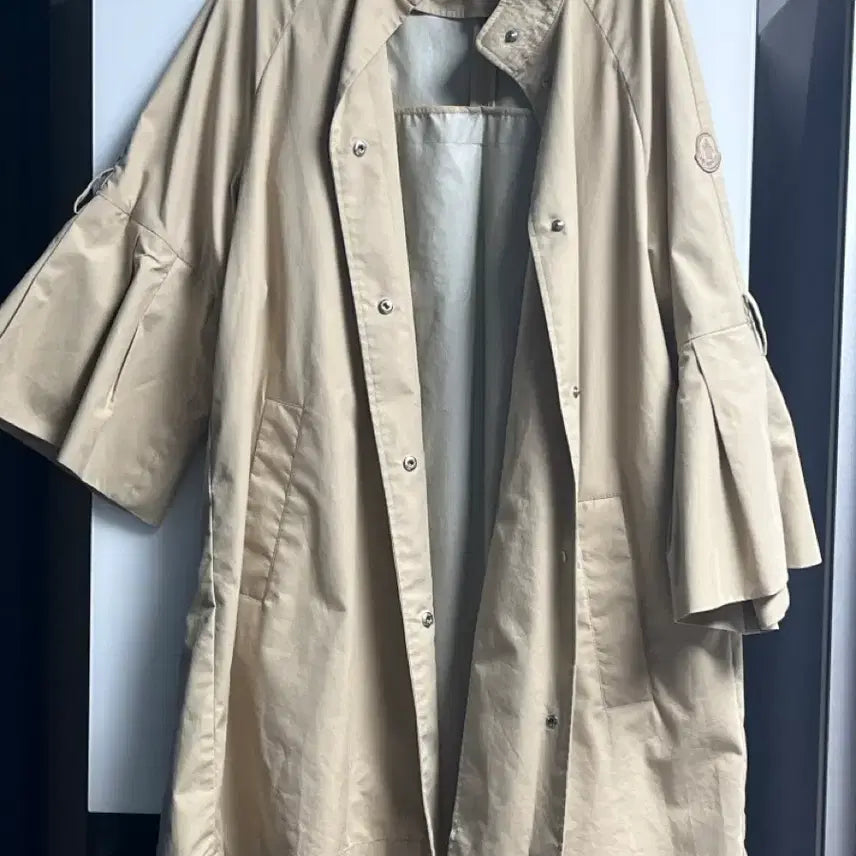 [BUNJANG] Moncler Beige Trench Coat / 몽클레르 베이지색 트렌치 코트
