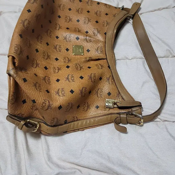 [BUNJANG] MCM Leather Crossbody Bag / 엠씨엠 가방 성주택 있어요