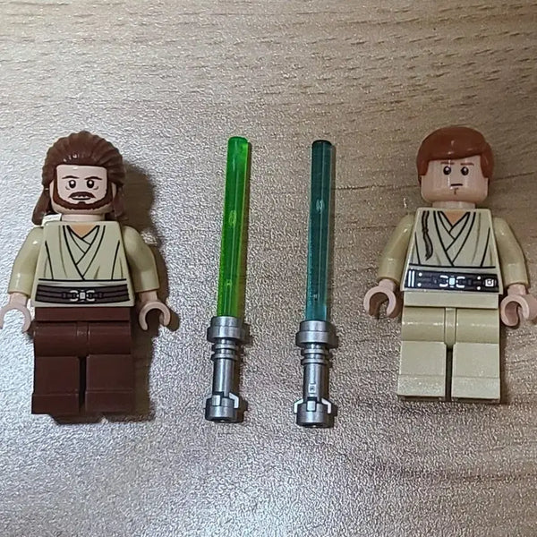 [BUNJANG] Lego Star Wars Figures (2) with Lightsabers (2) / 레고 스타워즈 피규어 판매