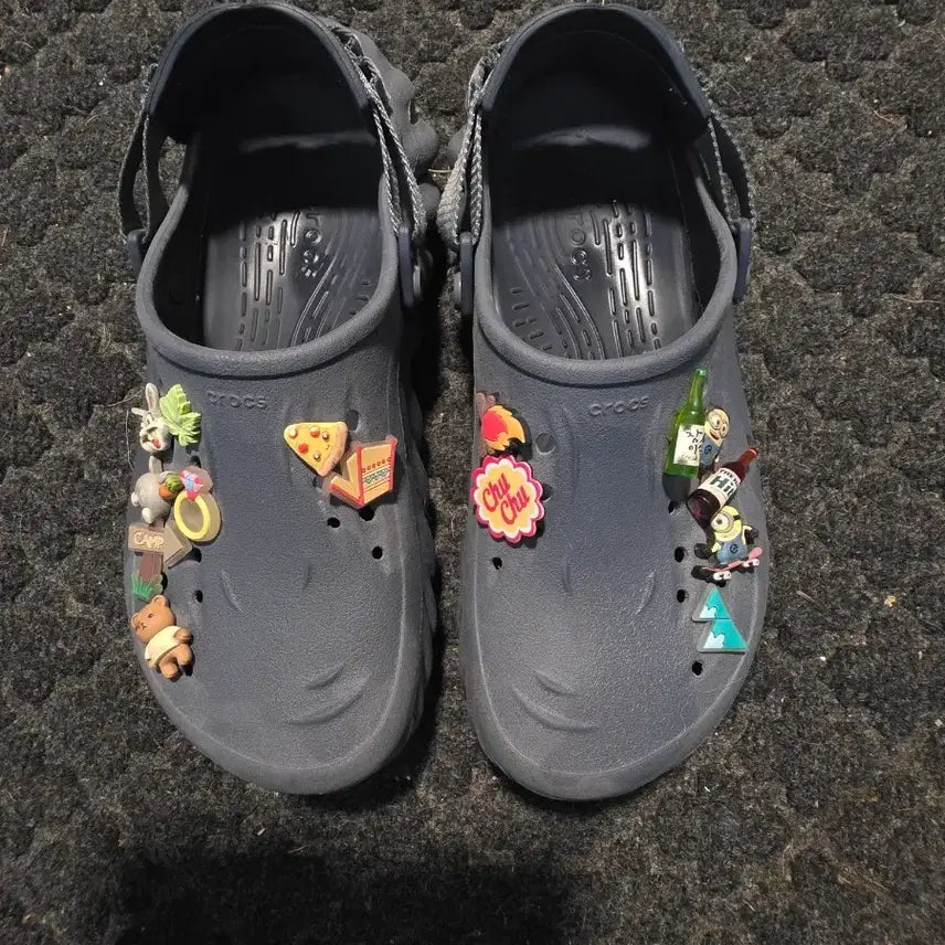 [BUNJANG] Navy Crocs Sandals with Charms / 크록스