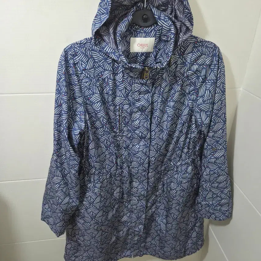 [BUNJANG] Oillily Blue Pattern Hooded Windbreaker Size 36 / 오일릴리(Oillily) 블루 패턴 후드 바람막이(36)