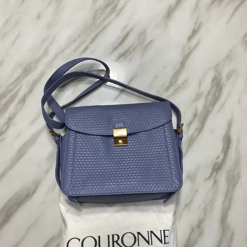 [BUNJANG] Couronne Pale Lavender Embossed Shoulder Bag / 쿠론 가방 페일 라벤더 엠보 숄더백
