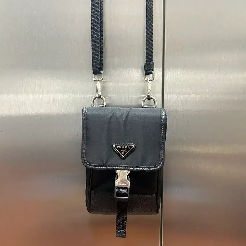 [BUNJANG] Prada Triangle Logo Phone Case Crossbody Bag / 프라다 Prada 삼각로고 폰케이스 크로스백