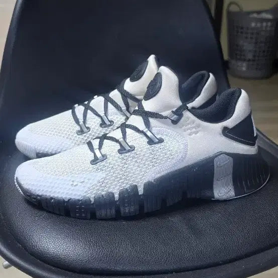 [BUNJANG] Nike Athletic Shoes Grey/Black Size 245 / 나이키 운동화 그레이/블랙 사이즈 245