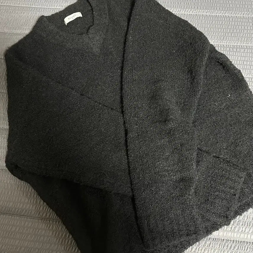 [BUNJANG] Noire Boucle V-Neck Knit Black / 48 / 노이어 부클 브이넥 니트 블랙