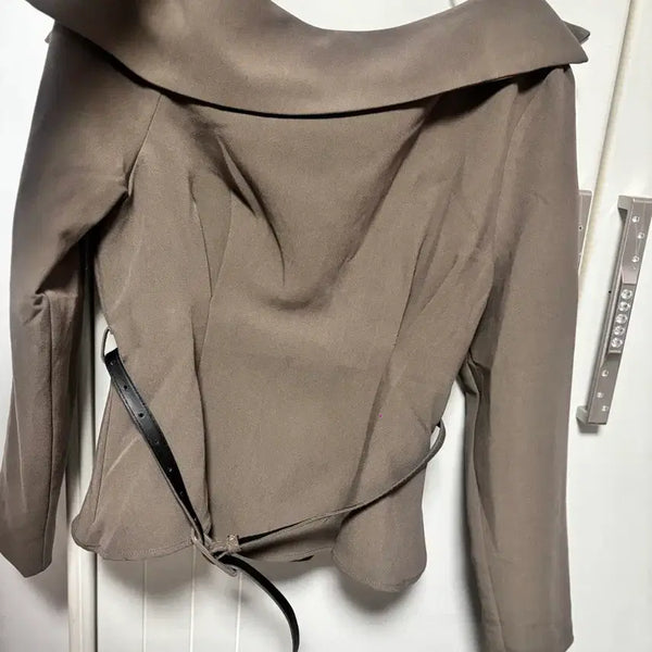 [BUNJANG] Off-the-Shoulder Blouse for Formal Occasions / 하객룩 블라우스