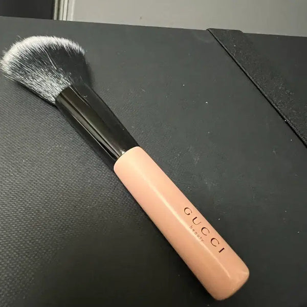 [BUNJANG] Gucci Blotting Brush / 구찌 볼터치 브러시