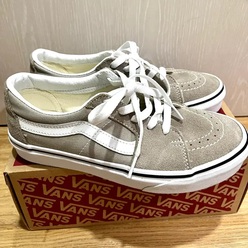 [BUNJANG] Vans Low-Top Sneakers - Size 230 (KR) / vans 반스 운동화 단화 (반스 사이즈230 /본인235)
