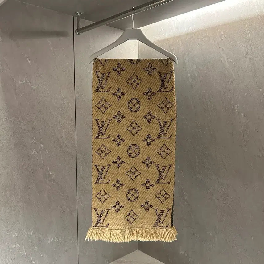 [BUNJANG] Louis Vuitton Monogram Logomania Scarf / 루이비통 모노그램 로고마니아 머플러