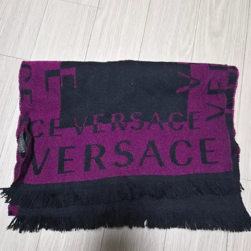 [BUNJANG] Versace Scarf Purple and Black / 베르사체 머플러 보라색 + 검정색