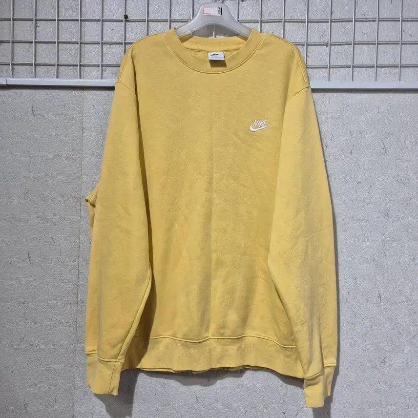 [BUNJANG] Nike Crewneck Sweatshirt Yellow / 나이키 크루넥 스웻셔츠 노란색