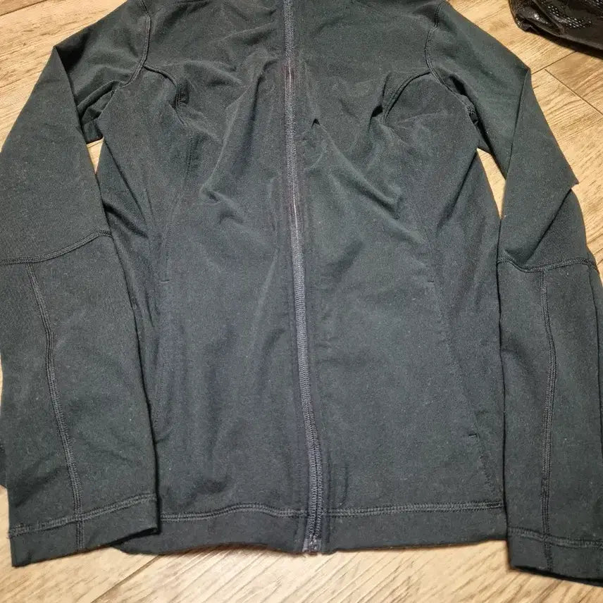 [BUNJANG] Under Armour Black Zip-Up Jacket - Size M / 언더아머 블랙 집업 자켓 M 사이즈