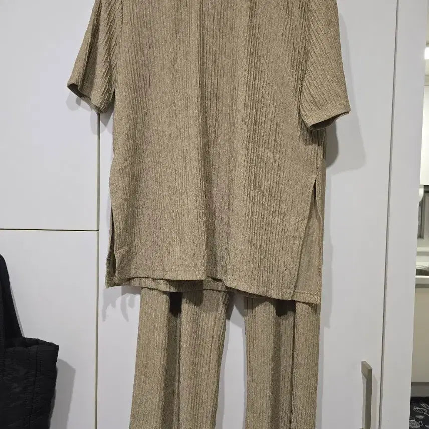 [BUNJANG] Beige Pleated Setup Top and Bottom Set / 베이지색 플리츠셋업 상하의 세트