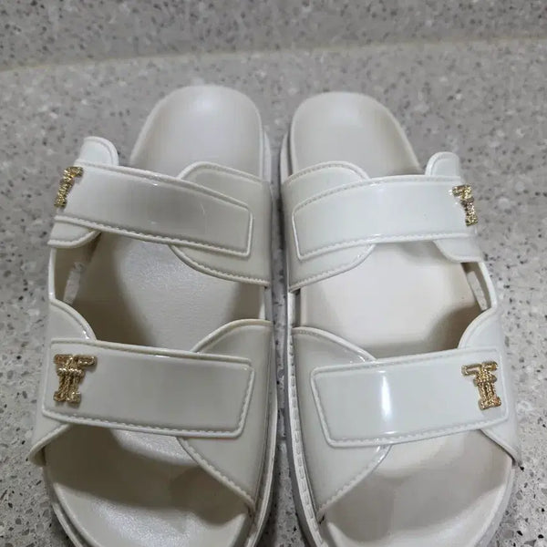 [BUNJANG] Time White Slippers with Gold Logo / 타임 화이트 슬리퍼 골드 로고