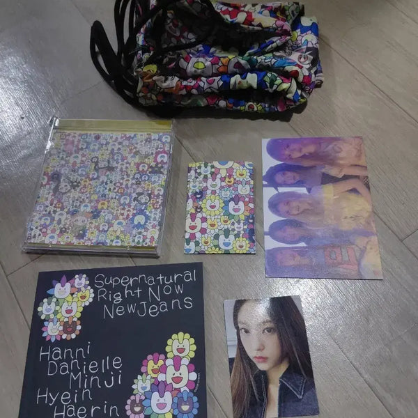 [BUNJANG] NewJeans Supernatural NJ x Murakami Drawstring Bag Version / 뉴진스 슈퍼내츄럴 NJ x 무라카미 드로우스트링 백 버전