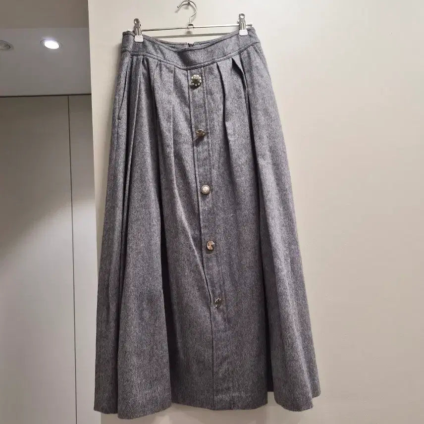 [BUNJANG] Lenibon Jewel Button Long Skirt Size 66 / 레니본 보석단추 롱스커트66사이즈판매
