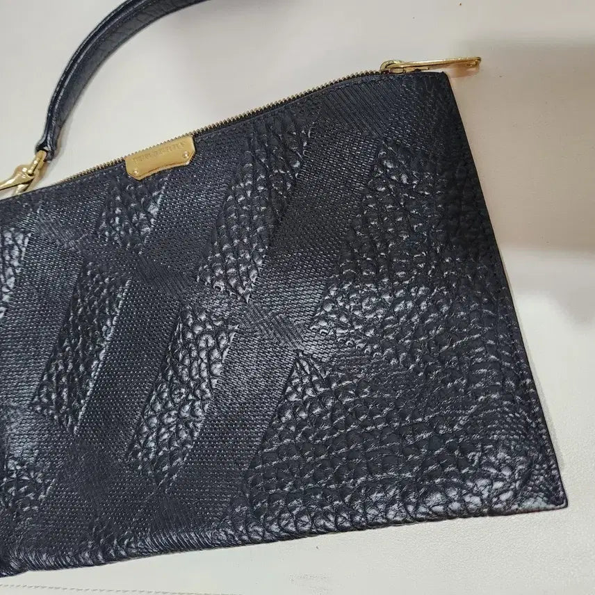 [BUNJANG] Burberry Embossed Clutch / 버버리 엠보싱 클러치