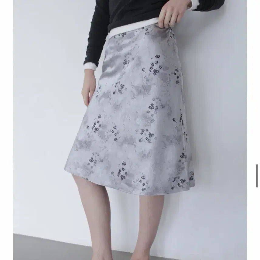 [BUNJANG] Floral Midi Skirt - Grey - Medium / 에서 프로랄스커트 그레이 미듐