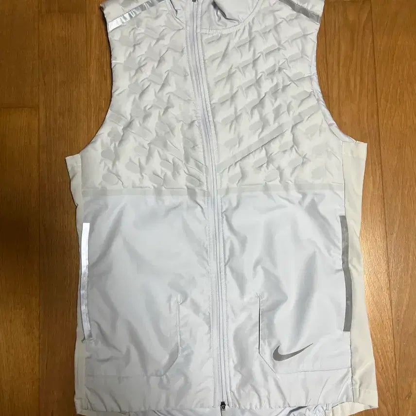 [BUNJANG] Nike Aeroloft Vest (White, Size S) / (희귀매물)나이키 에어로로프트 베스트s 화이트