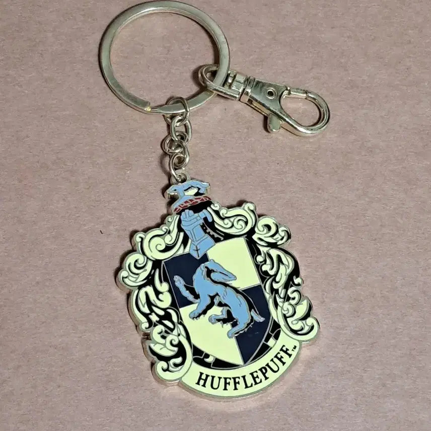 [BUNJANG] Harry Potter Hufflepuff House Crest Keychain / 해리포터 후플푸프 기숙사 로고 키링