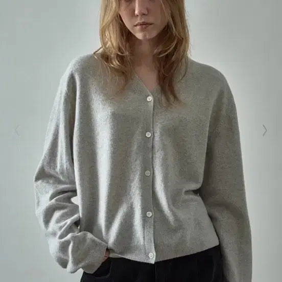 [BUNJANG] Facade Pattern Cashmere V-Neck Cardigan Light Grey S / 파사드패턴 캐시미어 브이넥 가디건 라이트그레이s
