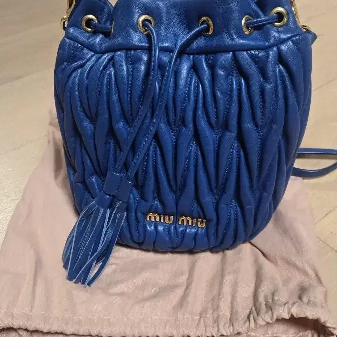 [BUNJANG] Miu Miu Matelassé Bucket Bag / 미우미우 마테라쎄 버킷백 블른