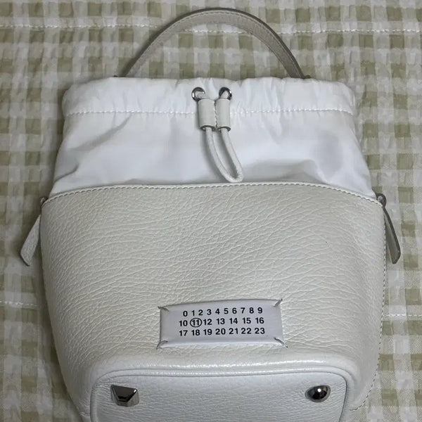 [BUNJANG] Maison Margiela 5AC Bucket Bag White / (정품) 마르지엘라 5AC 버킷백 화이트