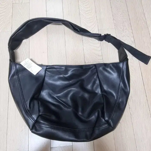 [BUNJANG] Chloe Black Croissant Shoulder Bag / 클로이 블랙 크루아상 숄더백