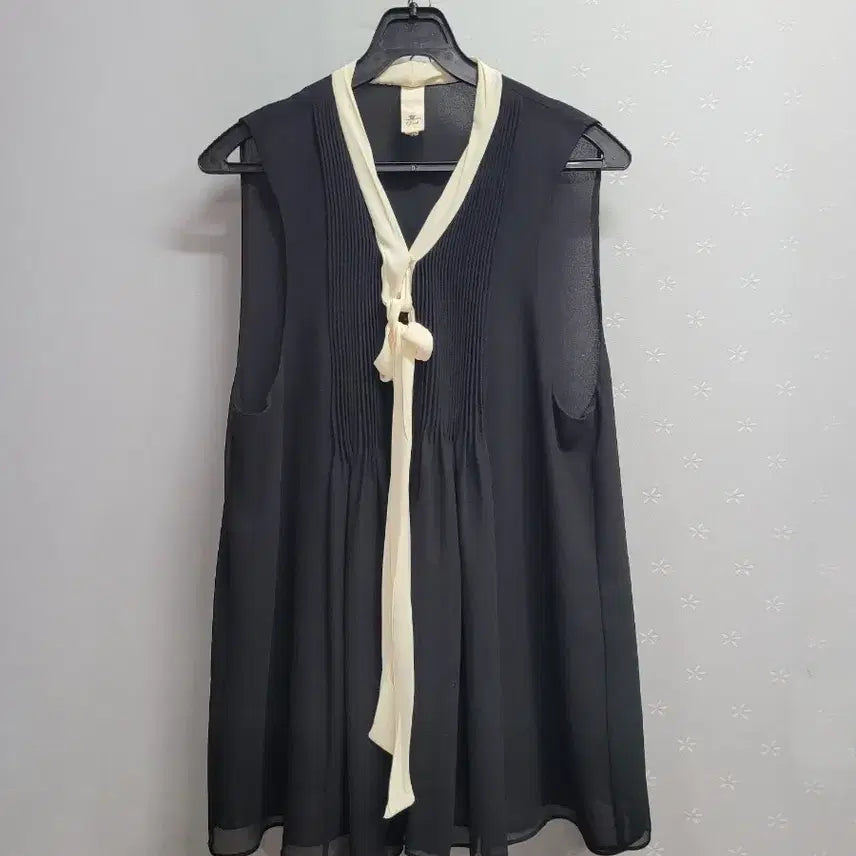 [BUNJANG] Ozssecon Sleeveless Blouse / 66)오즈세컨 나시블라우스