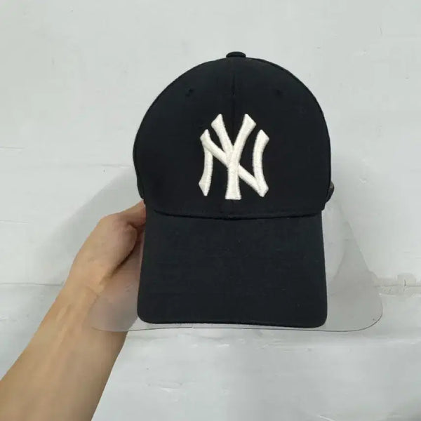 [BUNJANG] MLB New York Yankees Mega Bear Ball Cap / MLB  뉴욕양키즈 메가베어 볼캡