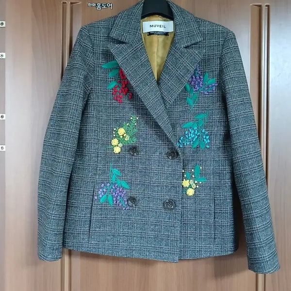 [BUNJANG] Thehandsome MUVEEL Flower Embroidered Jacket / 한섬 뮤비엘 플라워 자수 자켓 55