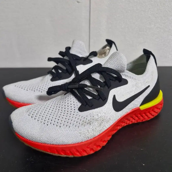 [BUNJANG] Nike Epic React Flyknit Running Shoes (235) / 나이키 에픽 리액트 플라이니트 운동화(235)