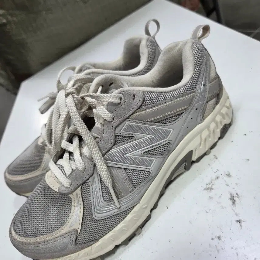 [BUNJANG] New Balance 410v5 Grey Running Shoes / 뉴발란스 410v5 회색 운동화250