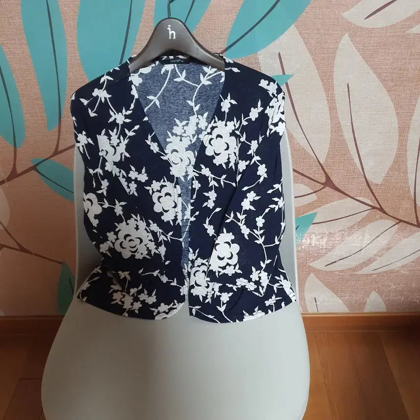 [BUNJANG] Navy Flower Pattern Cardigan / 플라워패턴 가디건