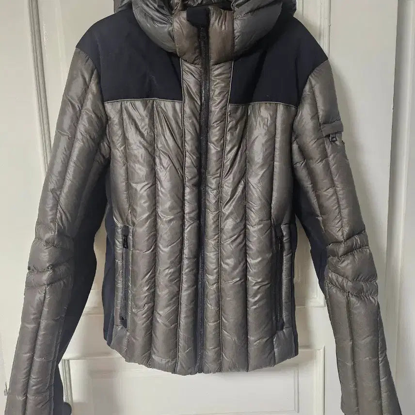 [BUNJANG] Prada Men's Triangle Logo Hooded Down Jacket / 정품 프라다 삼각로고 남성용 후디 패딩
