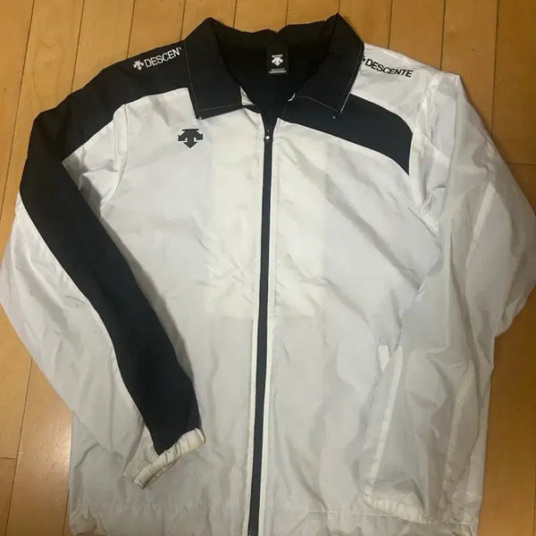[BUNJANG] Descente Windbreaker Jumper White/Black / 데상트 바람막이 점퍼 화이트/블랙