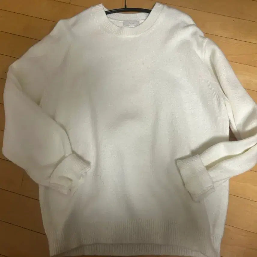 [BUNJANG] Round Neck Ivory Knit / 보세 라운드넥 아이보리 니트