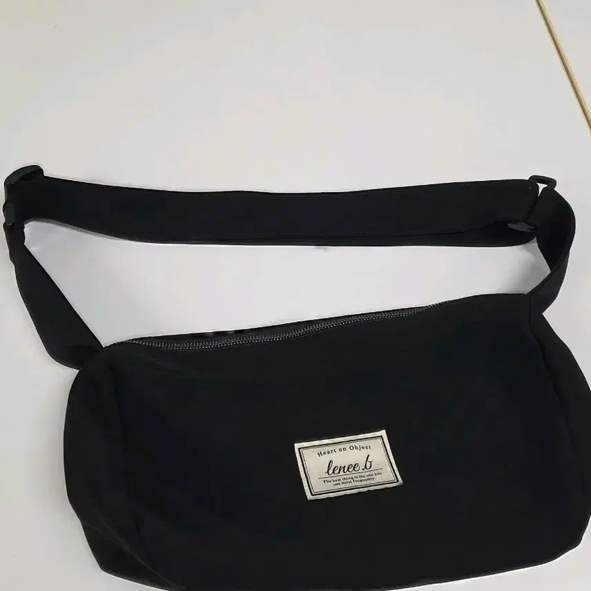 [BUNJANG] LeniBee Black Crossbody Bag / 레니비 레니비 블랙 크로스백 a4