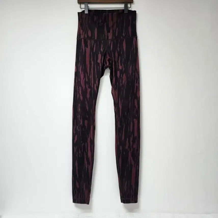[BUNJANG] Lululemon Wine Color Patterned Leggings Size 6 / 룰루레몬 레깅스 와인 컬러 패턴
