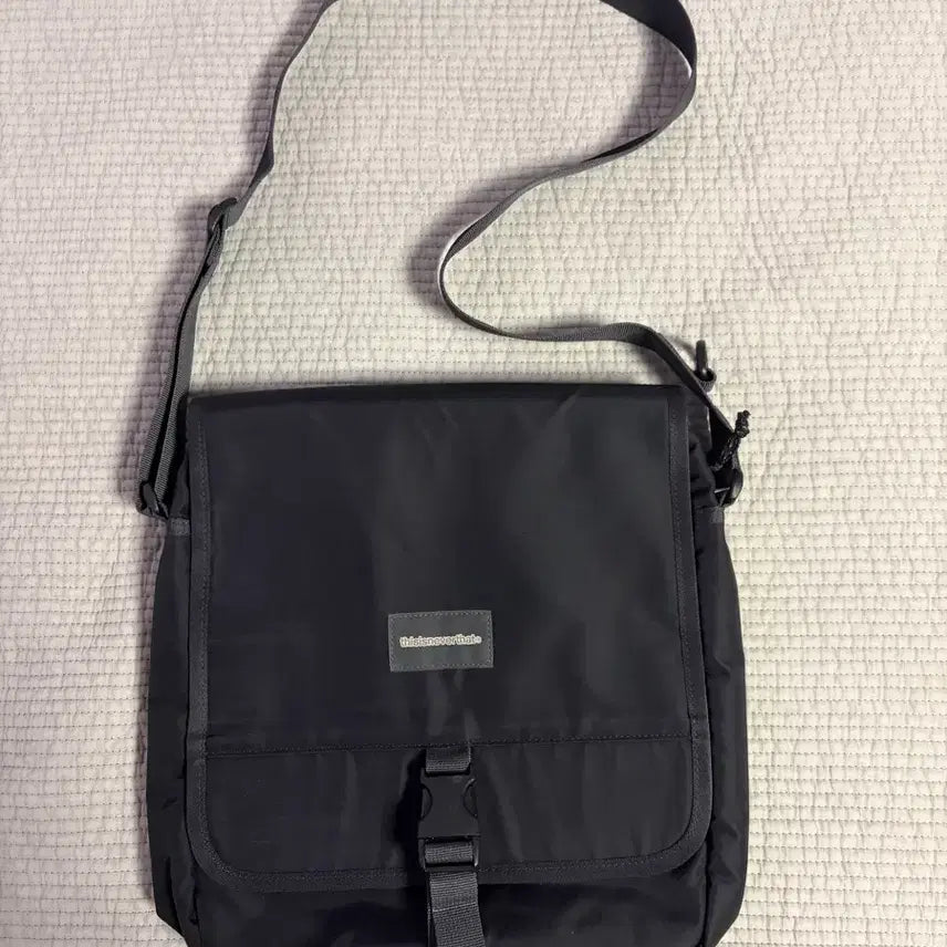 [BUNJANG] thisisneverthat Square Black Messenger Bag Crossbody / 디스이즈네버댓 스퀘어 블랙 메신저백 크로스백
