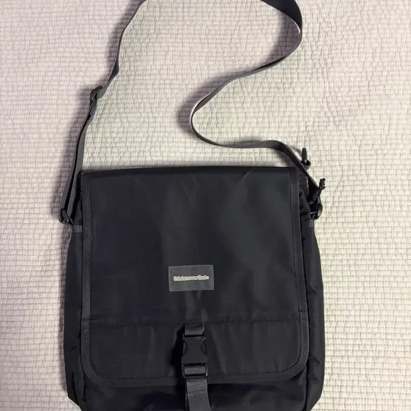 [BUNJANG] thisisneverthat Square Black Messenger Bag Crossbody / 디스이즈네버댓 스퀘어 블랙 메신저백 크로스백