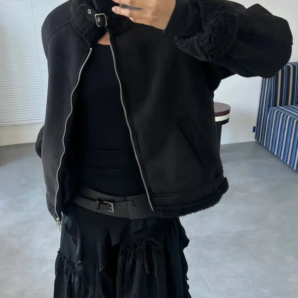 [BUNJANG] Place Studio Authentic Collar Neck Buckle Shearling Suede Simple Two-Way Mustang Jacket (Black) / 플레이스 스튜디오 어센틱 카라 넥 버클 시어링 스웨이드 심플 투웨이 무스탕 (블랙)