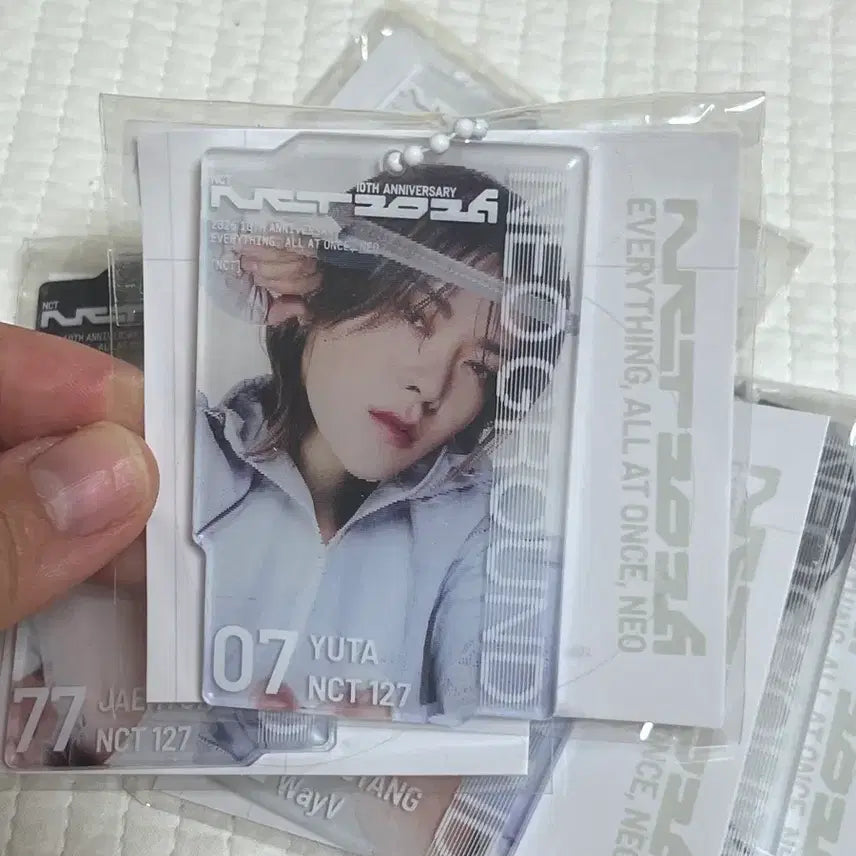 [BUNJANG] Yuta Lenticular Keychain / 유타 렌티큘러 키링