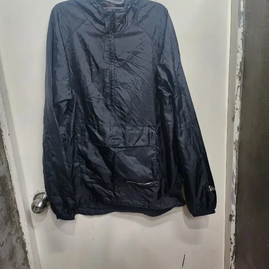 [BUNJANG] New Era Black Windbreaker Jacket / 뉴에라 바람막이 검정색
