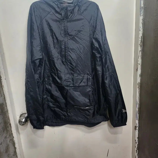[BUNJANG] New Era Black Windbreaker Jacket / 뉴에라 바람막이 검정색