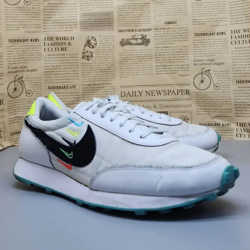 [BUNJANG] Nike Daybreak SE Worldwide Pack Sneakers / 나이키 데이브레이크 SE 월드와이드팩 운동화275