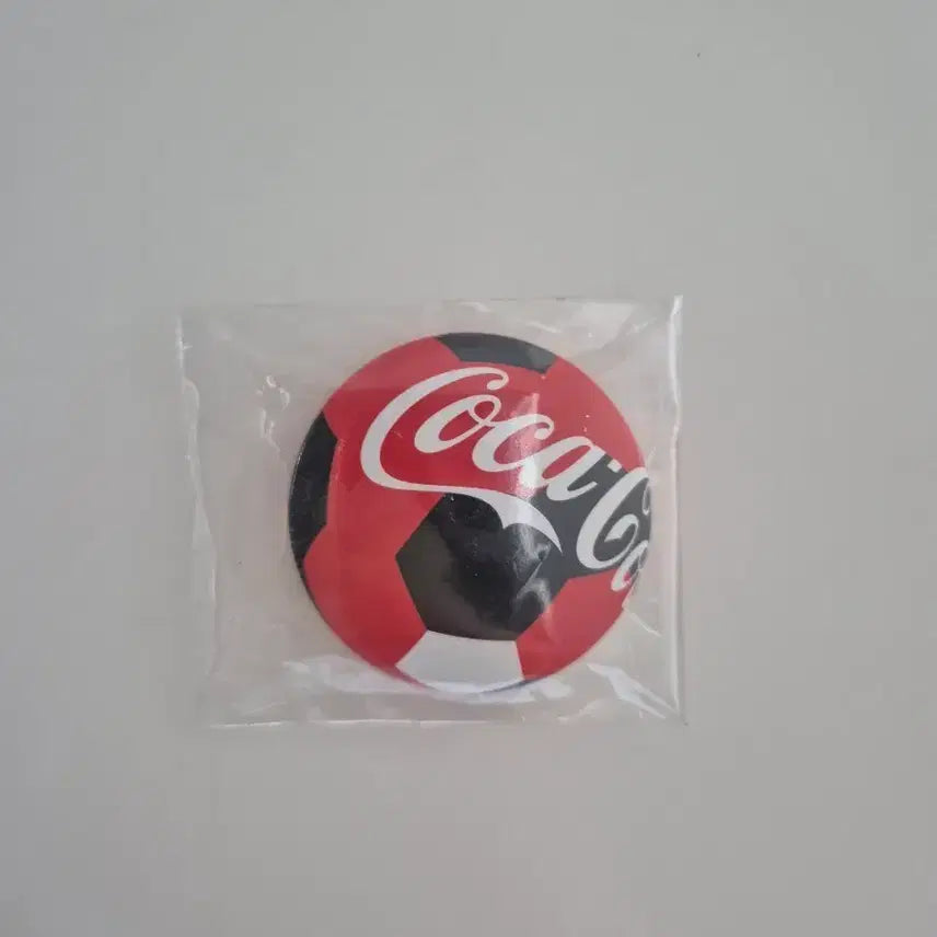 [BUNJANG] Coca-Cola Soccer Ball Pin Button / 코카콜라 축구공 핀버튼