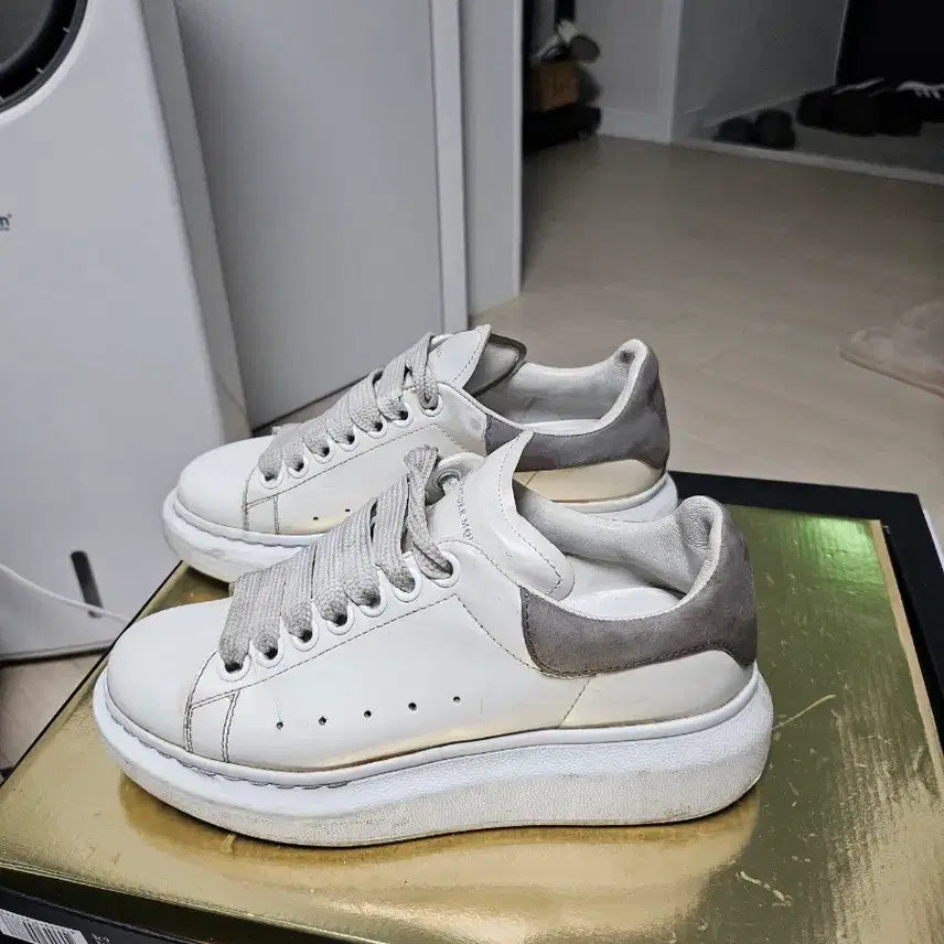[BUNJANG] Alexander McQueen Oversized Sole Sneakers Size 35 / 알렉산더 맥퀸 오버솔 스니커즈 35사이즈
