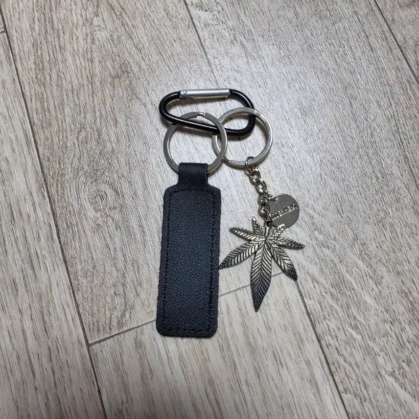 [BUNJANG] Modement Carabiner Leaf Layered Keyring / [새상품] 모더먼트 카라비너 리프 레이어드 키링